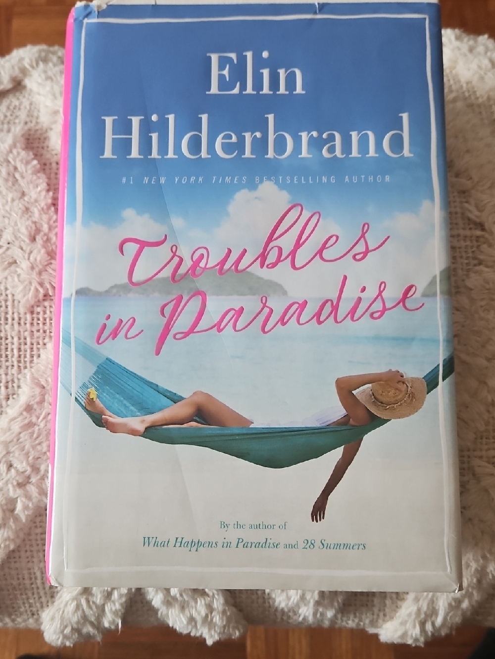 Elin Hilderbrand "Troubles in Paradise"